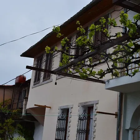 Villa Ss Kekezi Gjirokastër