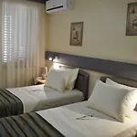 Ss Kekezi Villa *